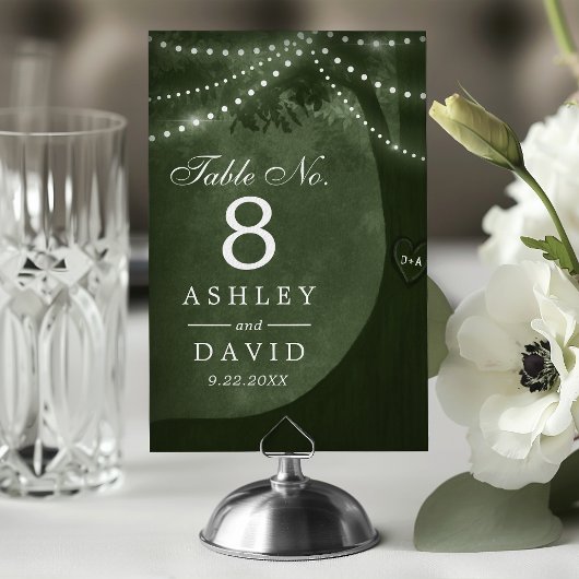 Rustikale Baumfolge von Lichtern gegraben Initiale Tischnummer