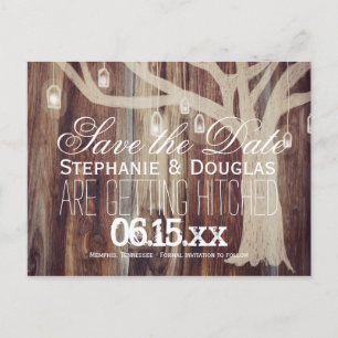 Rustikale Baumleuchten Holz Save the Date Postkart Ankündigungspostkarte
