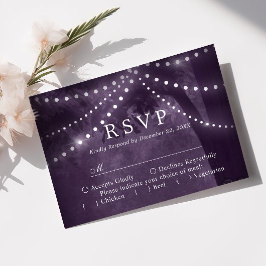 Rustikale Baumstring-Lichter Lila Hochzeitsszenier RSVP Karte