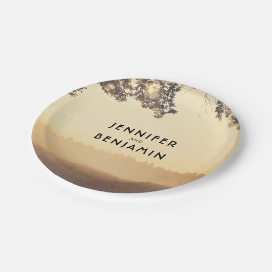 Rustikale Baumzweige und String-Lichter Pappteller (Schrägansicht)