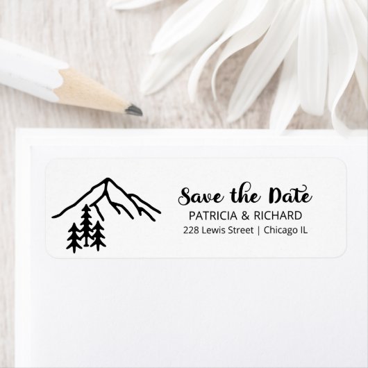 Rustikale Berge überfluten das Datumsschild (Insitu)