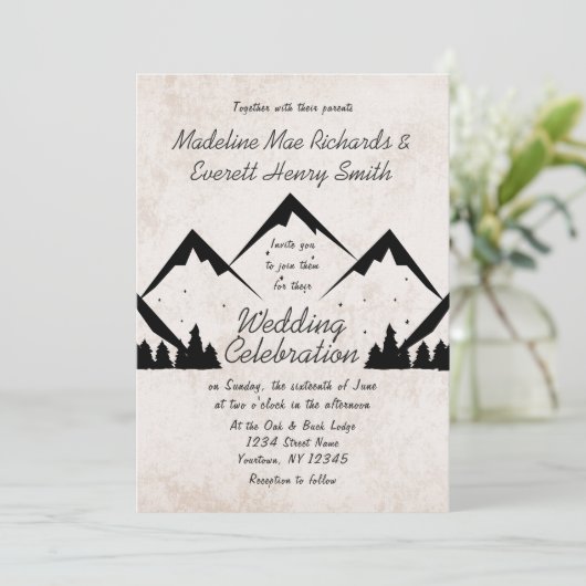 Rustikale Berge und Pinienbäume laden zur Hochzeit Einladung (Stehend Vorderseite)