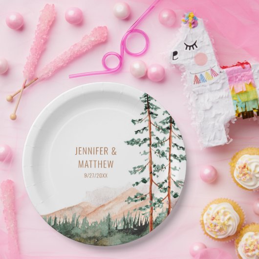 Rustikale Berglandschaft, Nebel, Pinienbäume Hochz Pappteller (Party)