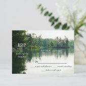Rustikale Bergsee-Reflektion Hochzeit RSVP Karte (Stehend Vorderseite)