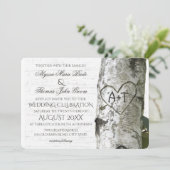 Rustikale Birkenbaumhochzeit mit gemeißeltem Herz Einladung (Stehend Vorderseite)