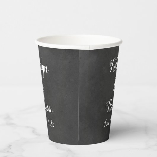 Rustikale Black Chalkboard Script Monogram Wedding Pappbecher (Rechts)