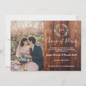 Rustikale Blätter Holz Monogramm Trauung Stornieru Einladung (Vorderseite)