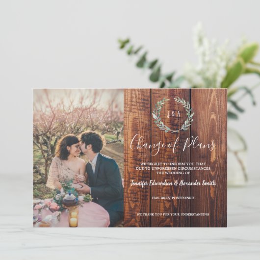 Rustikale Blätter Holz Monogramm Trauung Stornieru Einladung (Stehend Vorderseite)