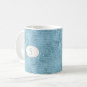 Rustikale blaue Monogramm-Blumentypografie Kaffeetasse (Vorderseite Links)