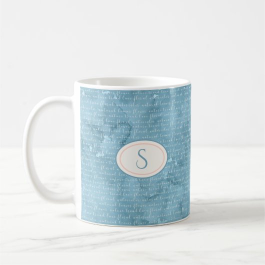 Rustikale blaue Monogramm-Blumentypografie Kaffeetasse (Links)