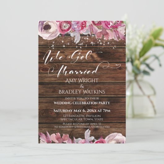 Rustikale Blume und Lichter Wir Got Verheiratet Einladung (Stehend Vorderseite)