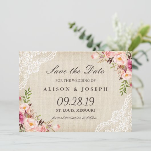 Rustikale Blumenhose Ivory Burlap Save the Date (Stehend Vorderseite)