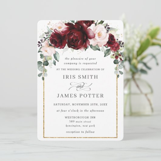 Rustikale Blush Burgund Rose Arch Wedding Einladung (Stehend Vorderseite)