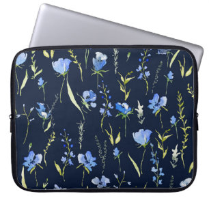 Rustikale Blüten: botanische Illustration. Laptopschutzhülle