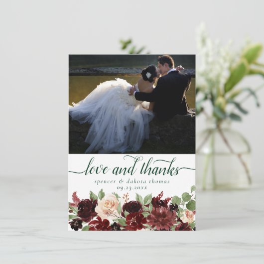 Rustikale Blüten | Terracotta und Marsala Rotes Fo Dankeskarte (Stehend Vorderseite)