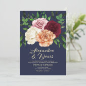 Rustikale Boho Floral Burgundy und Navy Blue Weddi Einladung (Stehend Vorderseite)