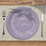 Rustikale Boho Lavender Wildblume Botanische Hochz Pappteller<br><div class="desc">Diese elegante Hochzeitspapiertafel besticht durch einen lila Lavendel mit handgezeichnet Wildblume-Kranz und eleganter Typografie in Weiß. Es ist ein perfektes Design für eine rustikale,  aber elegante Hochzeit und koordiniert mit unserer rustikalen Wildblumen-Kollektion... Sehen Sie sich die Kollektion für weitere Artikel an!</div>