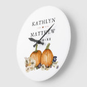 Rustikale botanische Hochzeit im Herbst Große Wanduhr (Winkel)