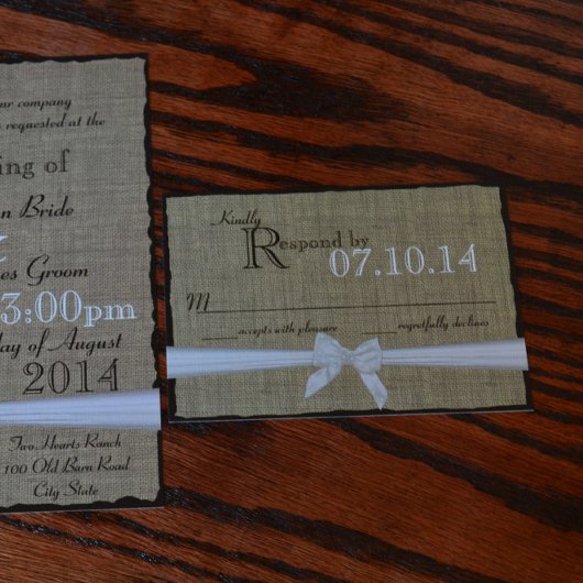 Rustikale Bow- und Burlap-Hochzeitsreaktion RSVP Karte