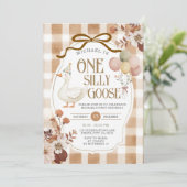 Rustikale braune Gingham-One-Silly-Goose-Geburtsta Einladung (Stehend Vorderseite)