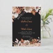 Rustikale braune weiße Blume Boho Gray Wedding Einladung (Stehend Vorderseite)