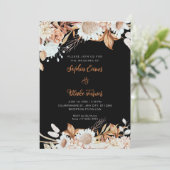 Rustikale braune weiße Blume Boho Gray Wedding Einladung (Stehend Vorderseite)