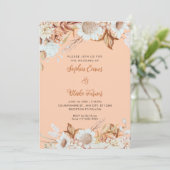 Rustikale braune weiße Blume Boho Orange Wedding Einladung (Stehend Vorderseite)
