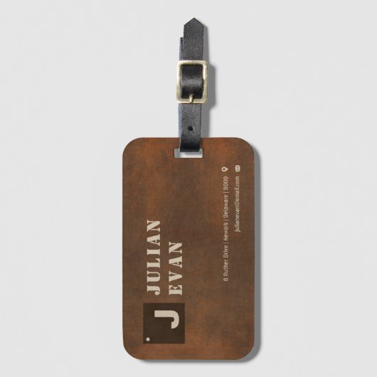 Rustikale Brown Copper Monogramm Fett Typografie Gepäckanhänger (Vorderseite Vertikal)