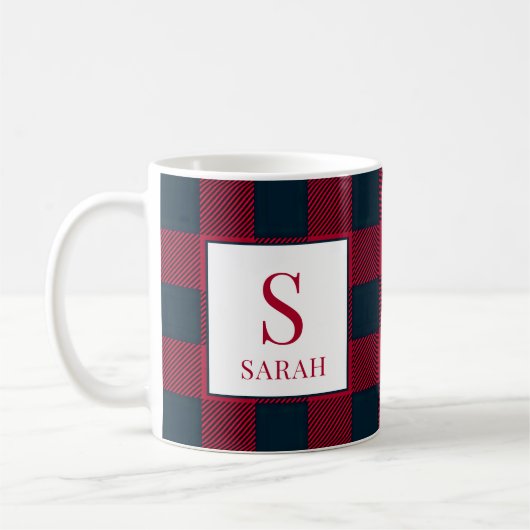 Rustikale Buffalo-Rot-Schwarz-Karo-Monogramm-Name Kaffeetasse (Links)