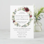 Rustikale Burgund Elfenbeinblütenhochzeit Einladung (Stehend Vorderseite)