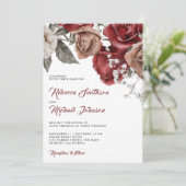 Rustikale Burgund-Rose in einem QR-Code Hochzeit Einladung (Stehend Vorderseite)