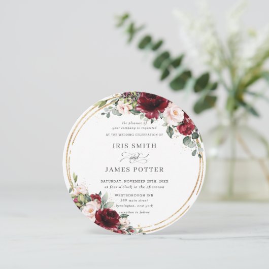 Rustikale Burgunder Blush Blumengrün Hochzeit Einladung (Stehend Vorderseite)
