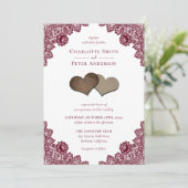 Rustikale Burgunder Red Burlap and Lace Wedding Einladung (Stehend Vorderseite)