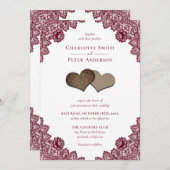 Rustikale Burgunder Red Burlap and Lace Wedding Einladung (Vorne/Hinten)