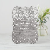 Rustikale Burlap Lace Gray Bridal Dusche Einladung (Stehend Vorderseite)
