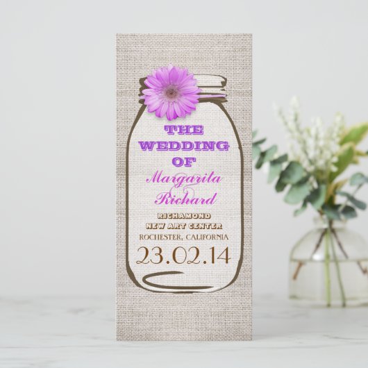 Rustikale Burlap-Maurer Glas lila Hochzeitsprogram Programm (Stehend Vorderseite)