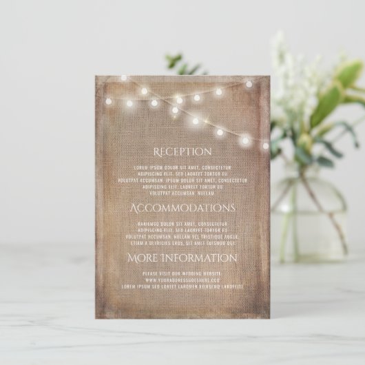 Rustikale Burlap String Lights Hochzeitsinformatio Begleitkarte (Stehend Vorderseite)