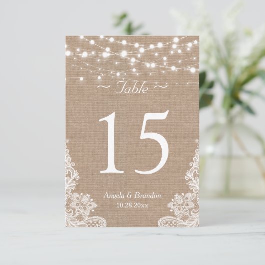 Rustikale Burlap String Lights Lace Tischnummer (Stehend Vorderseite)