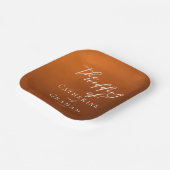 Rustikale Burnt Orange Typografy Herbsthochzeit Pappteller (Gewinkelt)