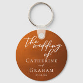 Rustikale Burnt Orange Typografy Herbsthochzeit Schlüsselanhänger (Vorderseite)