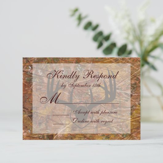 Rustikale Camouflage Jagd Antler Hochzeit RSVP (Stehend Vorderseite)