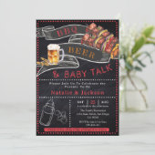 Rustikale Chalkboard GRILLEN Beer Baby Shower Einl Einladung (Stehend Vorderseite)