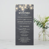 Rustikale Chalkboard String Light Wedding Programm (Stehend Vorderseite)