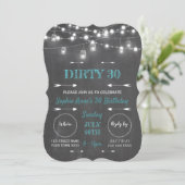 Rustikale Chalkboard String Lights Dirty 30 Geburt Einladung (Stehend Vorderseite)