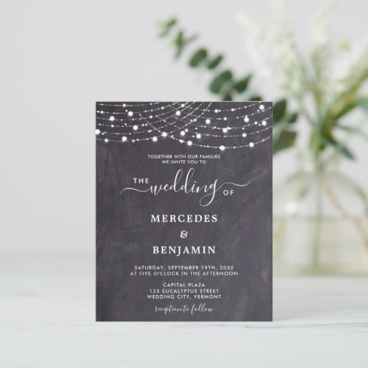 Rustikale Chalkboard String Lights Wedding Inv (Stehend Vorderseite)