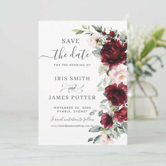 Rustikale Chic Burgundy Blush Pink Blumenhochzeit Save The Date (Stehend Vorderseite)