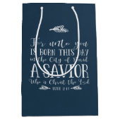 Rustikale Christliche Weihnachtsverse Typografie B Mittlere Geschenktüte (Vorderseite)