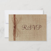 Rustikale Country Burlap Twine Bow Wedding RSVP Ca Karte (Rückseite)