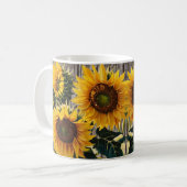 Rustikale Country-Sonnenblumen auf der Barnboard-P Kaffeetasse (Vorderseite Links)