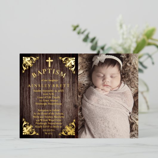 Rustikale Country Wood Baby Girl Foto Taufe - Gold Folieneinladung (Stehend vorne)